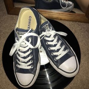 Dark navy blue Converse ⭐️